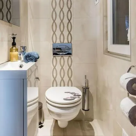 Relaxing Spacious Balcony Super Near Opera 아파트 *