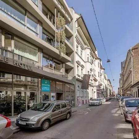 Relaxing Spacious Balcony Super Near Opera Lejlighed *