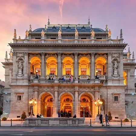 Relaxing Spacious Balcony Super Near Opera Lejlighed