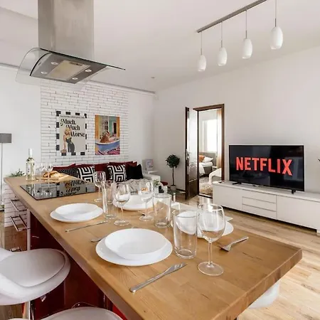 Daire Relaxing Spacious Balcony Super Near Opera *